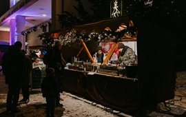 Hledáme stánkaře a prodejce pro vánoční městečko „Vánoce na Čecháči“!