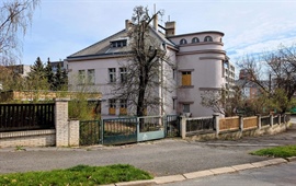 Veřejná soutěž na prodej domu č. p. 595 v ulici Nad Vodovodem č. o. 23, k. ú. Strašnice