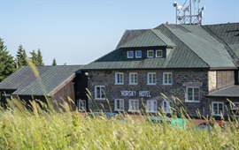 TZ: Praha 10 řeší budoucnost Horského hotelu Desítka na Černé hoře