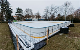 TZ: Desítka otvírá veřejné kluziště v Heroldových sadech